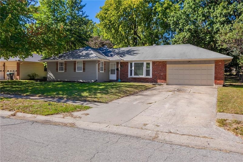 909 Range St, Blue Springs, MO 64015