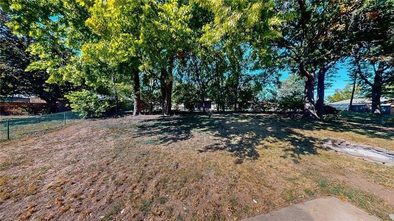 909 Range St, Blue Springs, MO 64015