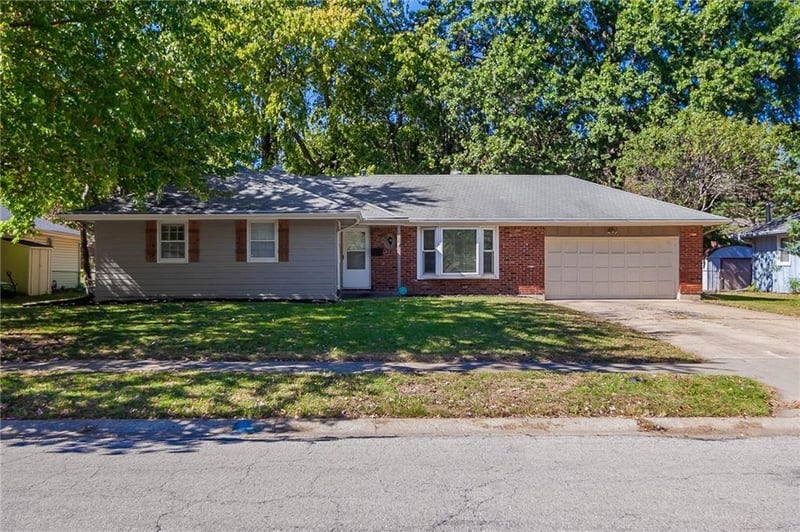909 Range St, Blue Springs, MO 64015