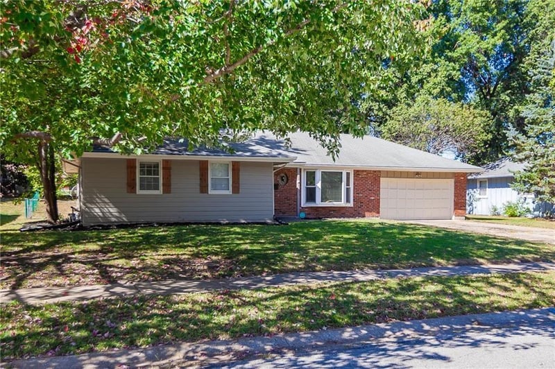 909 Range St, Blue Springs, MO 64015