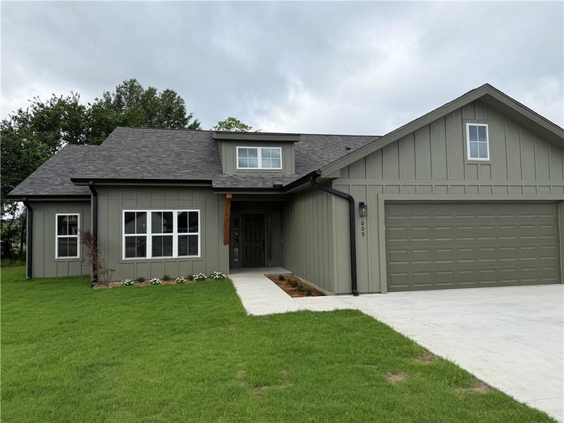 609 W Catalpa St, Independence, KS 67301