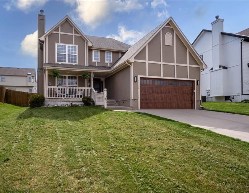 11336 Summit St, Kansas City, MO 64155