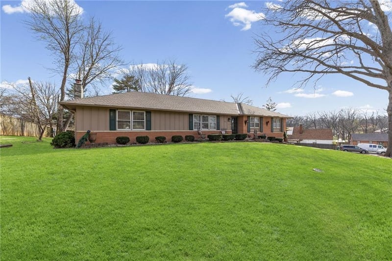 8713 Waverly Ave, Kansas City, KS 66109