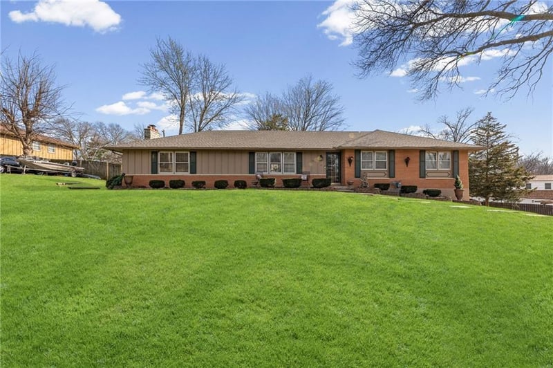 8713 Waverly Ave, Kansas City, KS 66109