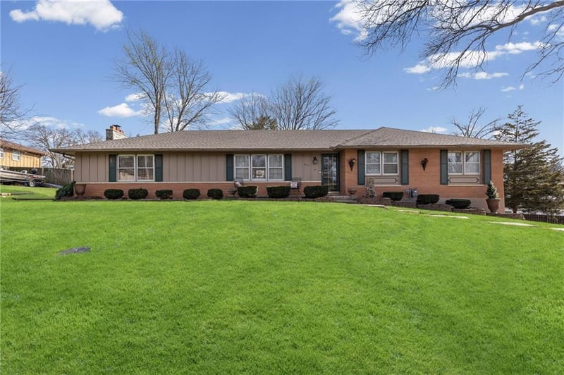 8713 Waverly Ave, Kansas City, KS 66109