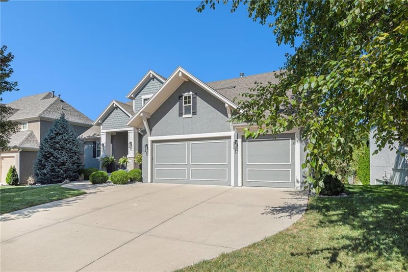 9418 161st Ter, Overland Park, KS 66085