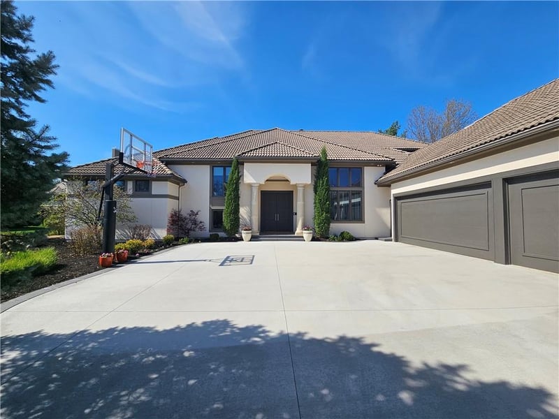 4824 144th Ter, Overland Park, KS 66224