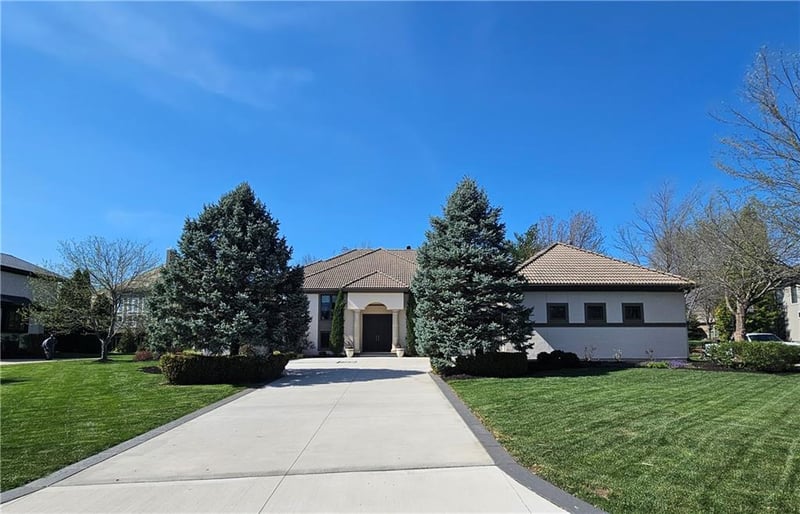 4824 144th Ter, Overland Park, KS 66224