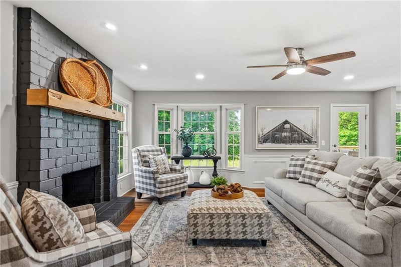 12461 154th Ter, Overland Park, KS 66221