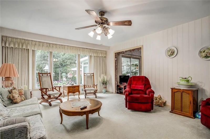 421 Stratford Rd, Lee's Summit, MO 64081