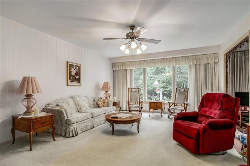 421 Stratford Rd, Lee's Summit, MO 64081