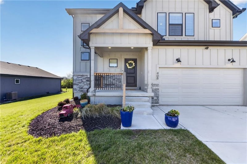 408 Woodview Dr, Raymore, MO 64083