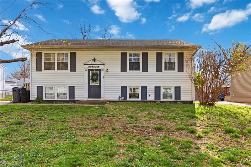 2407 Meadow Trl, St Joseph, MO 64503