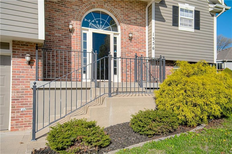 1356 Brown St, Liberty, MO 64068