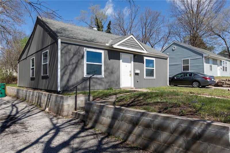 4714 Shawnee Dr, Kansas City, KS 66106