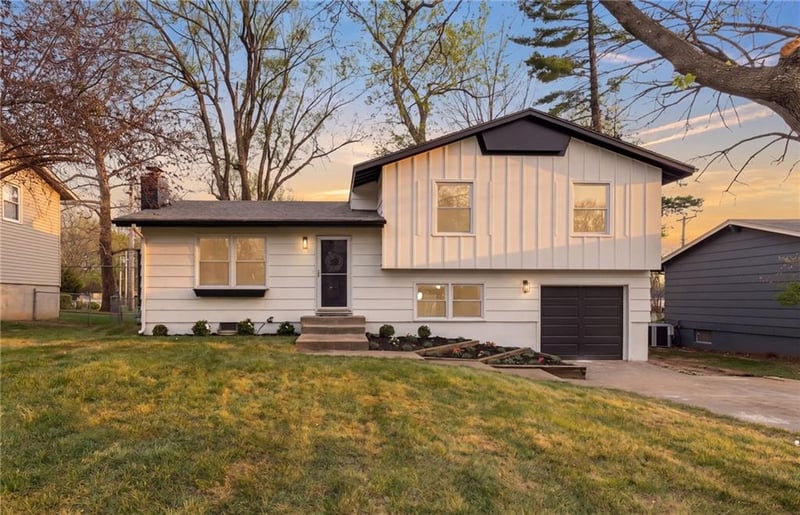 8813 90th Ter, Overland Park, KS 66212