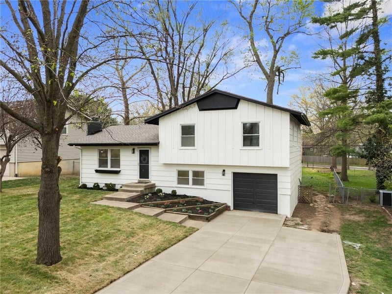 8813 90th Ter, Overland Park, KS 66212