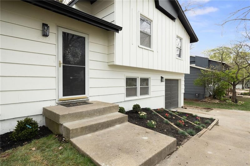 8813 90th Ter, Overland Park, KS 66212