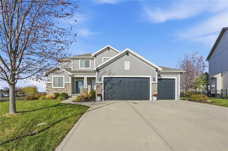 3106 3rd Ter, Lee's Summit, MO 64063