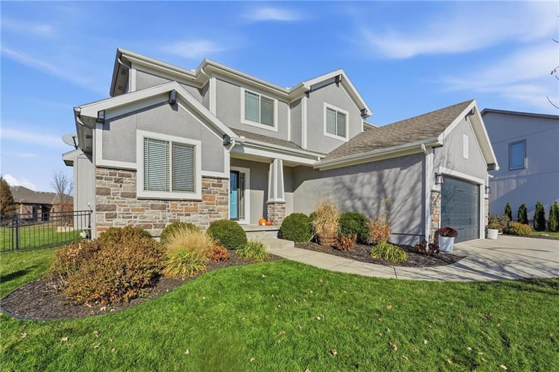 3106 SE 3rd Ter, Lee's Summit, MO 64063
