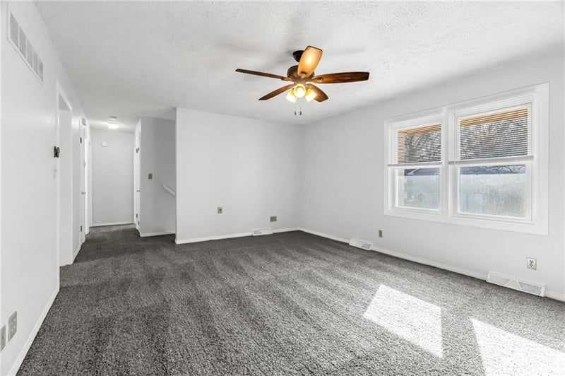 611 Corder St, Lee's Summit, MO 64063