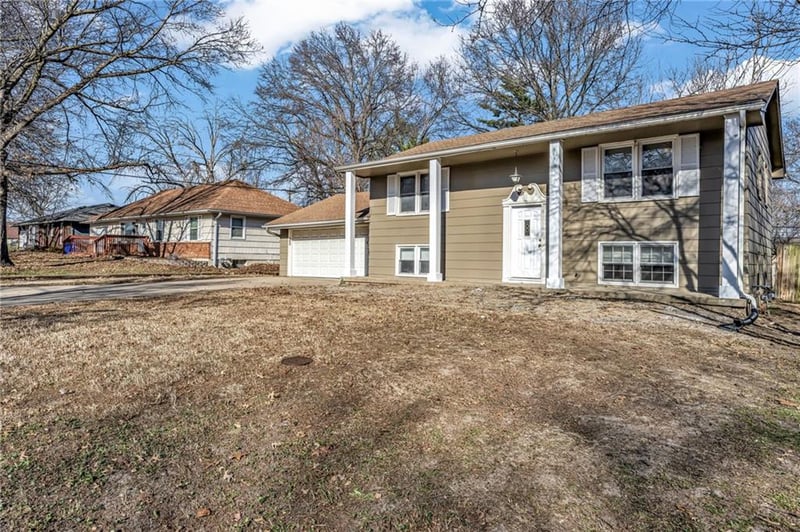 611 Corder St, Lee's Summit, MO 64063