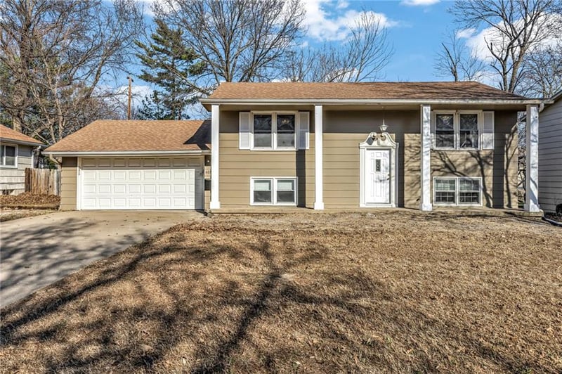 611 Corder St, Lee's Summit, MO 64063