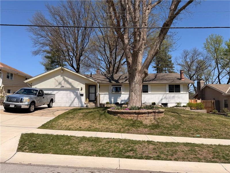 1308 101st St, Kansas City, MO 64131