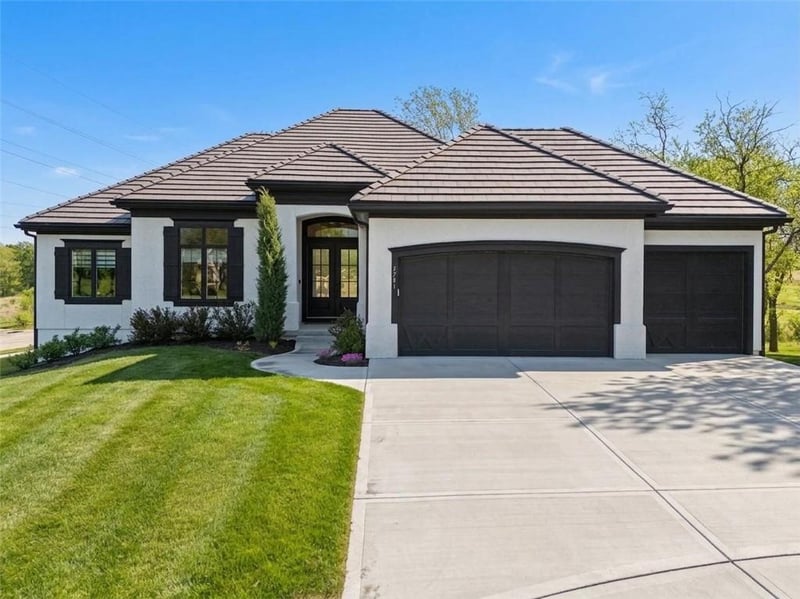 5701 103rd St, Kansas City, MO 64154