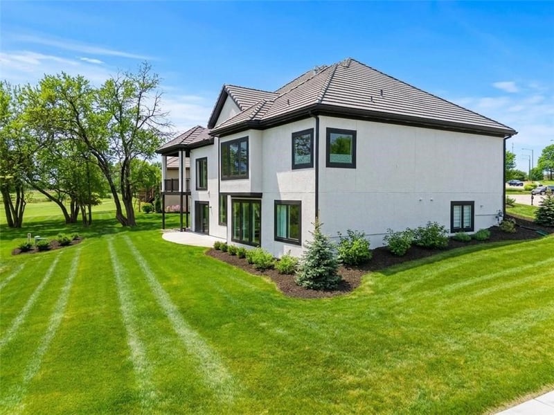 5701 103rd St, Kansas City, MO 64154