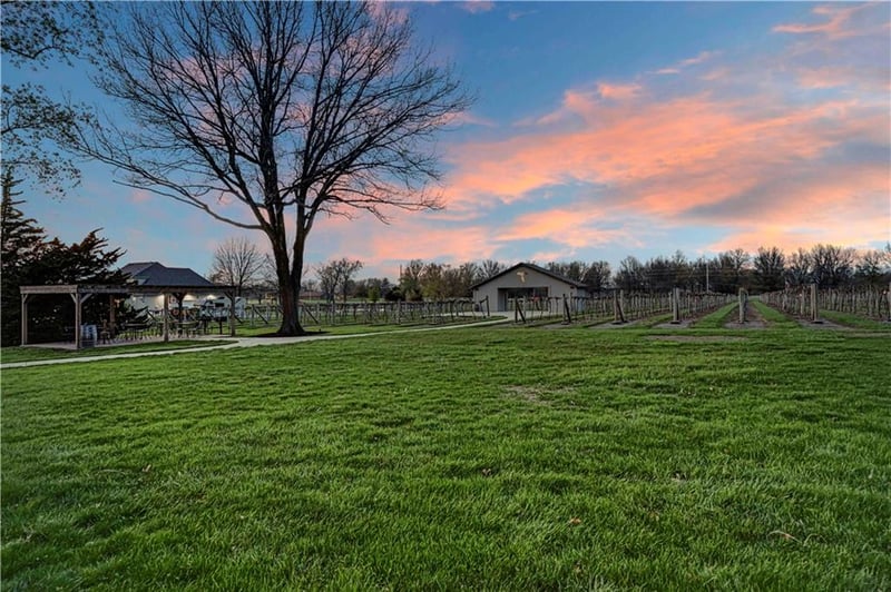 24607 Colbern Rd, Lee's Summit, MO 64086