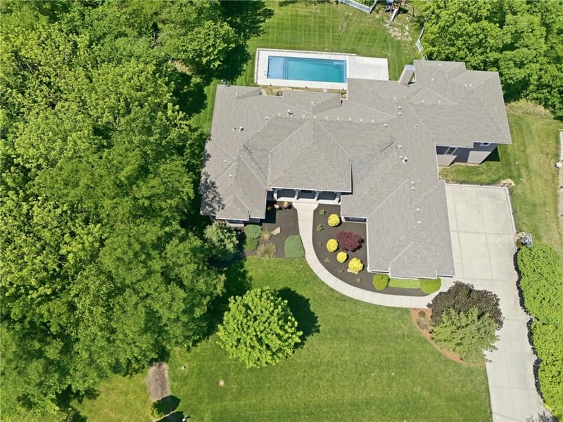 6930 White Pine Cir, Parkville, MO 64152