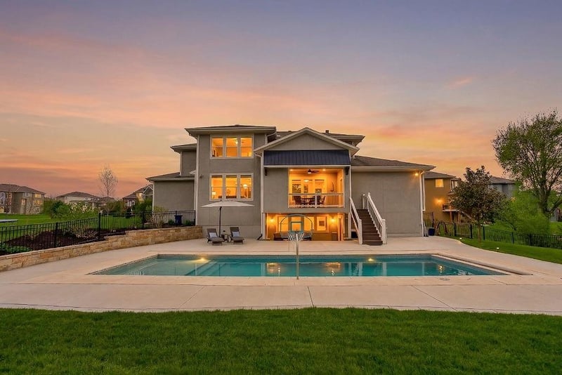 9900 152nd St, Overland Park, KS 66221