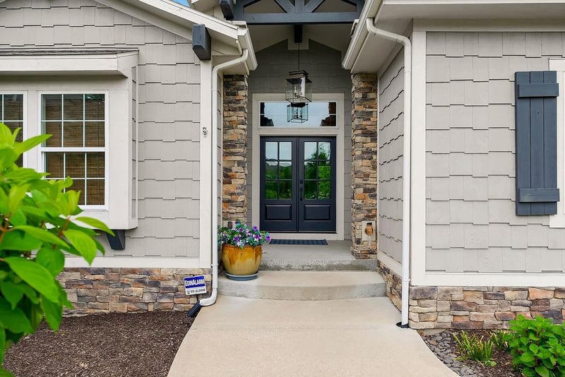 9900 152nd St, Overland Park, KS 66221
