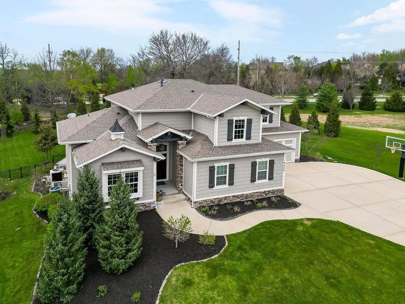 9900 152nd St, Overland Park, KS 66221