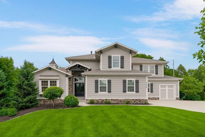 9900 152nd St, Overland Park, KS 66221