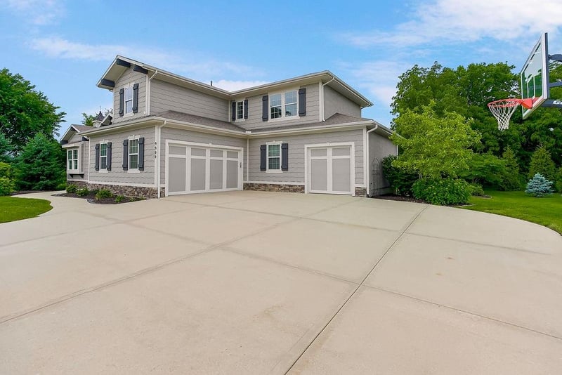 9900 152nd St, Overland Park, KS 66221