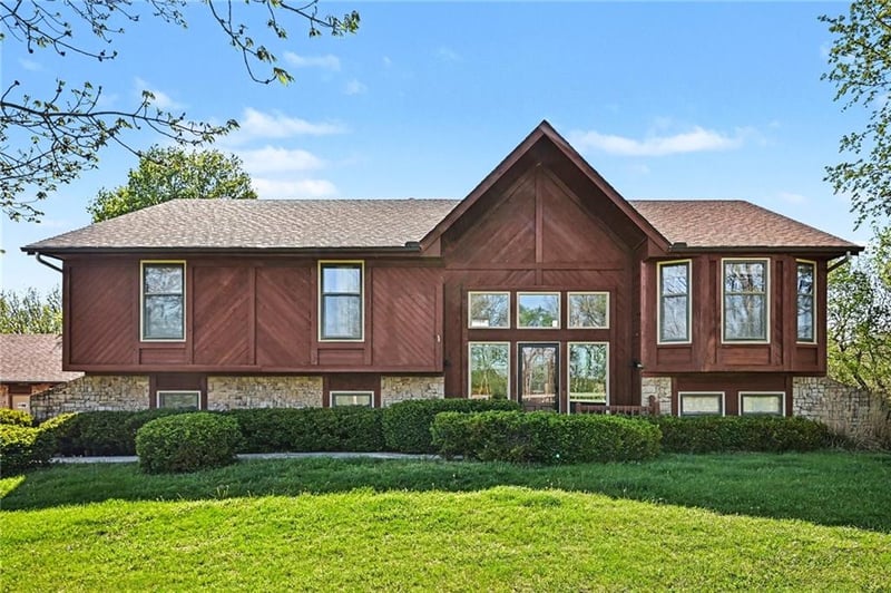 15800 Rule Ln, Smithville, MO 64089
