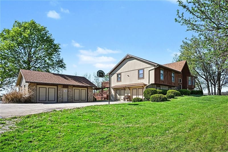 15800 Rule Ln, Smithville, MO 64089