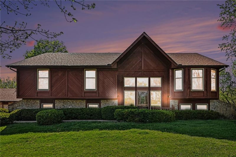 15800 Rule Ln, Smithville, MO 64089