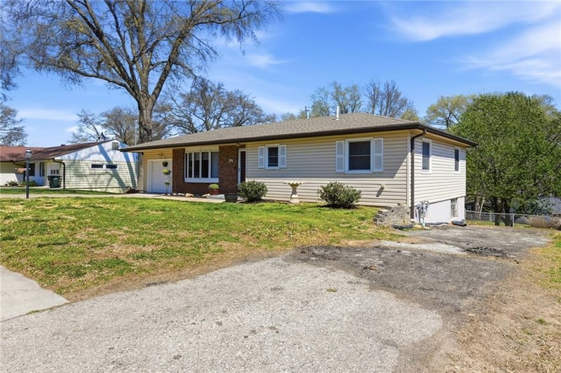 4305 Shrine Park Rd, Leavenworth, KS 66048