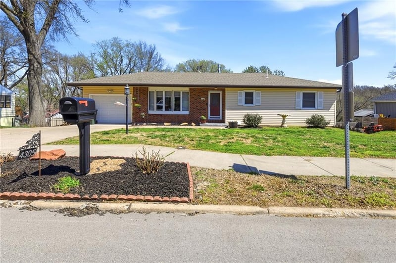 4305 Shrine Park Rd, Leavenworth, KS 66048