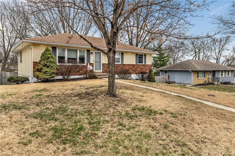 402 23rd St, Blue Springs, MO 64015