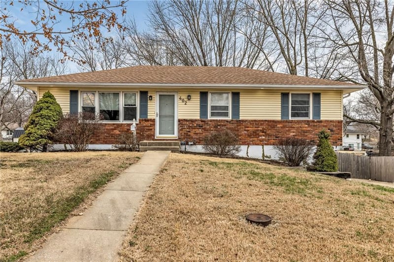 402 23rd St, Blue Springs, MO 64015