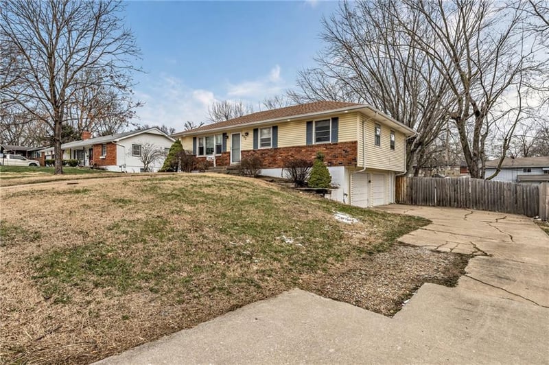 402 23rd St, Blue Springs, MO 64015