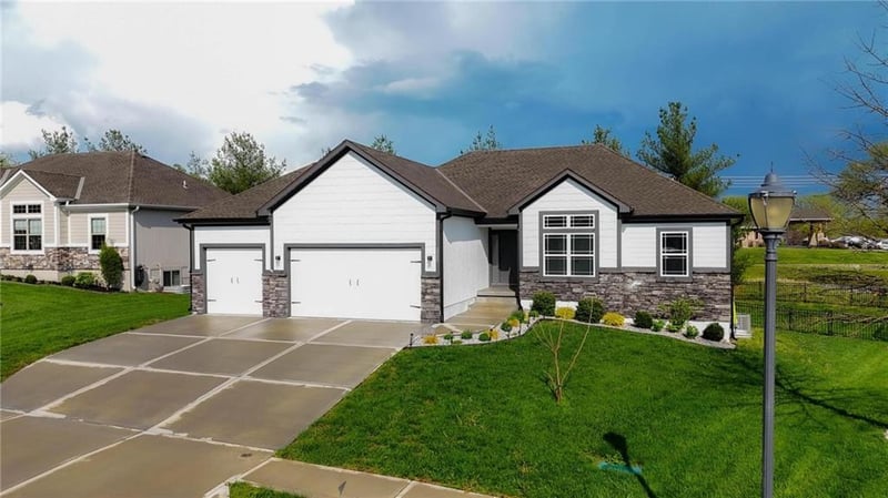 2209 Greenfield Ct, Kearney, MO 64060