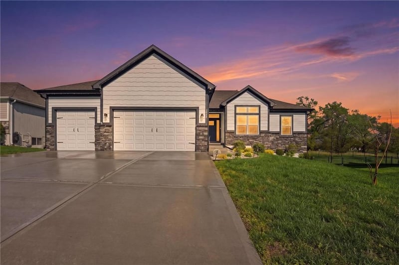 2209 Greenfield Ct, Kearney, MO 64060
