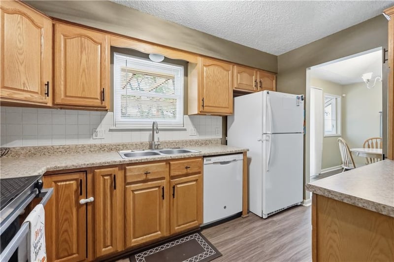 2824 Berry Ln, Independence, MO 64057