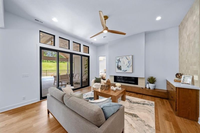 2124 SW Wheatfield Dr, Lee's Summit, MO 64082