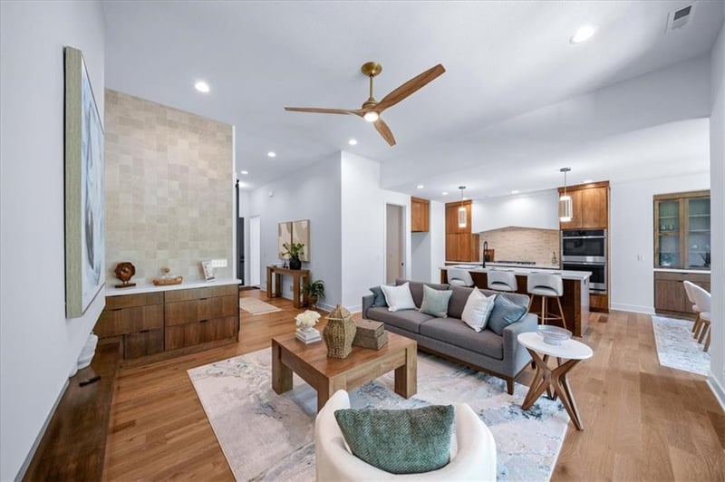 2124 SW Wheatfield Dr, Lee's Summit, MO 64082